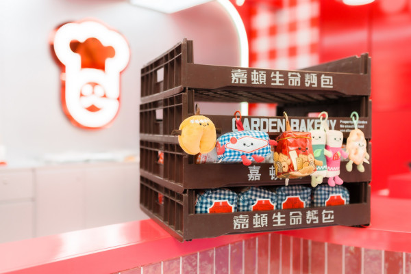 朗豪坊x嘉頓呈獻跨界聯乘限定活動 潮流服飾/精品/創意熱狗/必買復古鐵盒手指餅