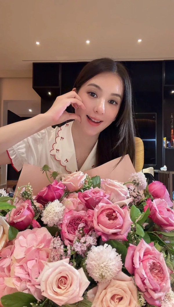 38歲方媛全頭「芭比粉金」髮色極驚艷！新形象似精緻洋娃娃美貌更勝黑髮