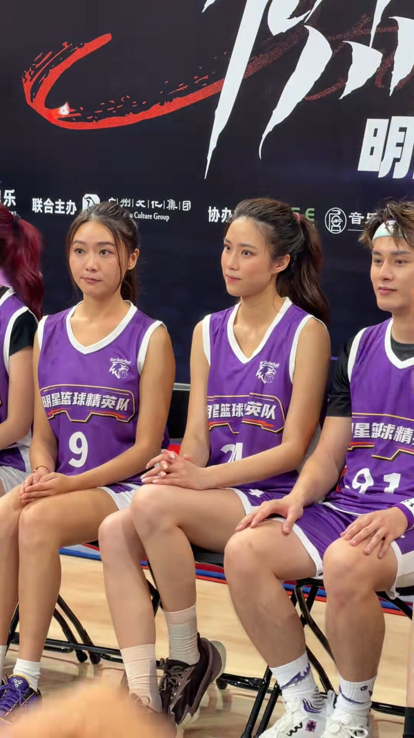 刘颖镟戴祖仪篮球赛场外生图被指高下立见!这一位真人美貌获激赞“气血充盈”