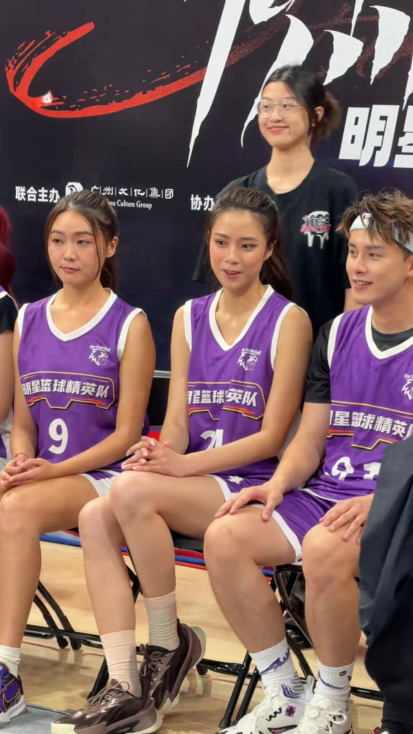 刘颖镟戴祖仪篮球赛场外生图被指高下立见！这一位真人美貌获激赞“气血充盈”