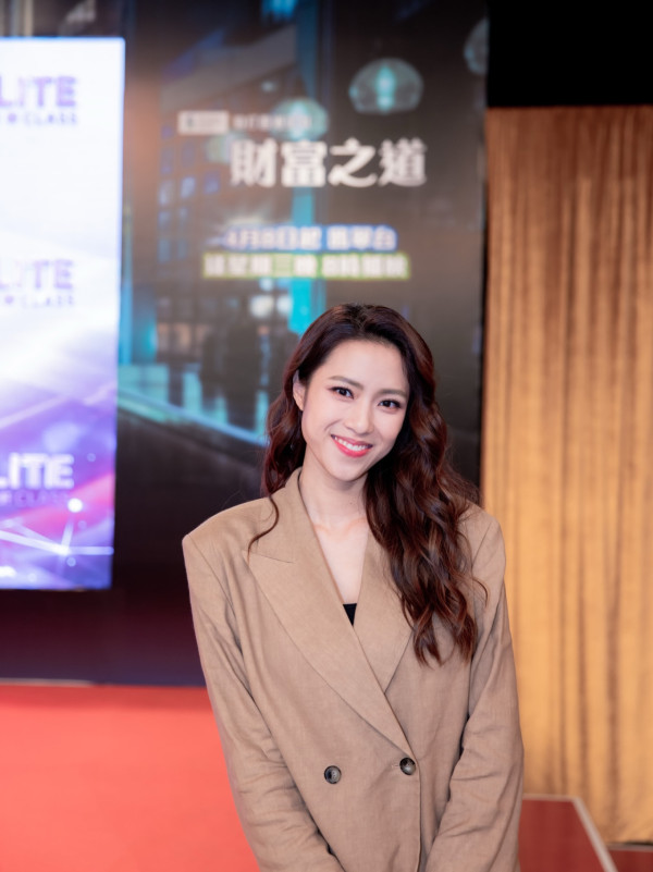 刘颖镟戴祖仪篮球赛场外生图被指高下立见！这一位真人美貌获激赞“气血充盈”