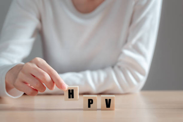 以為普通感冒？60歲男喉嚨痛個半月 驚揭患HPV 扁桃腺癌  醫生警告1情況速求醫