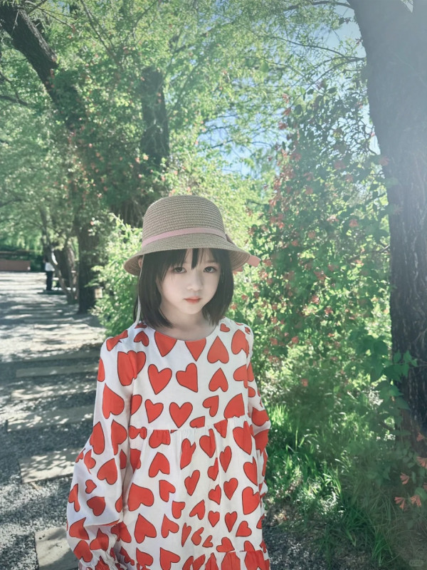 賈曉晨兩囡囡近照曝光曾被指顏值差距大！大女甜美混血感 vs 細女酷萌單眼皮