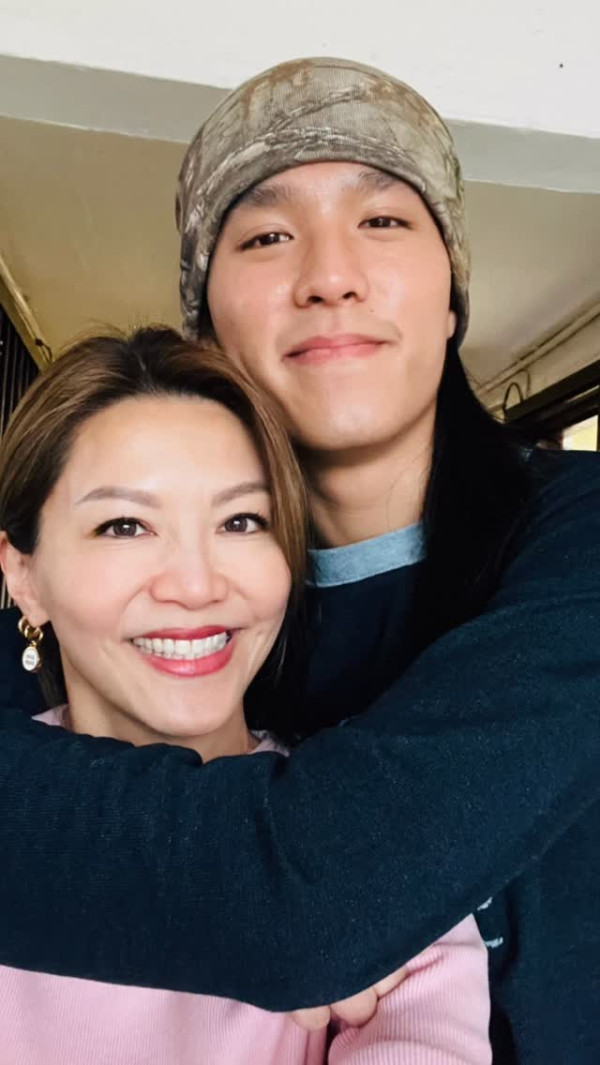 49歲女藝人結束18年婚姻後轉戰保險業 離婚逆襲成功傳年薪高達300萬