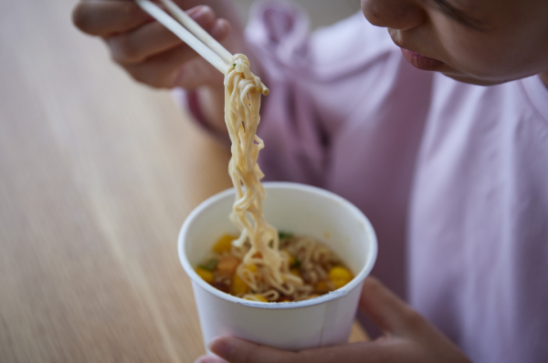 消委會杯麵評測｜20款杯麵全屬高鈉 9款食一杯即超世衛上限極傷腎 附香港7大高分即食麵
