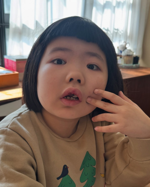 星二代Lucy媽媽被斥「帶頭霸凌」女兒 千字文首度反擊指控：說我不配當媽媽