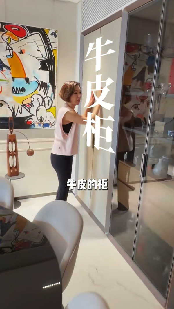 息影港姐中環7000萬豪宅內貌首度曝光！高層俯瞰維港景 奢華衣帽間未算最震撼