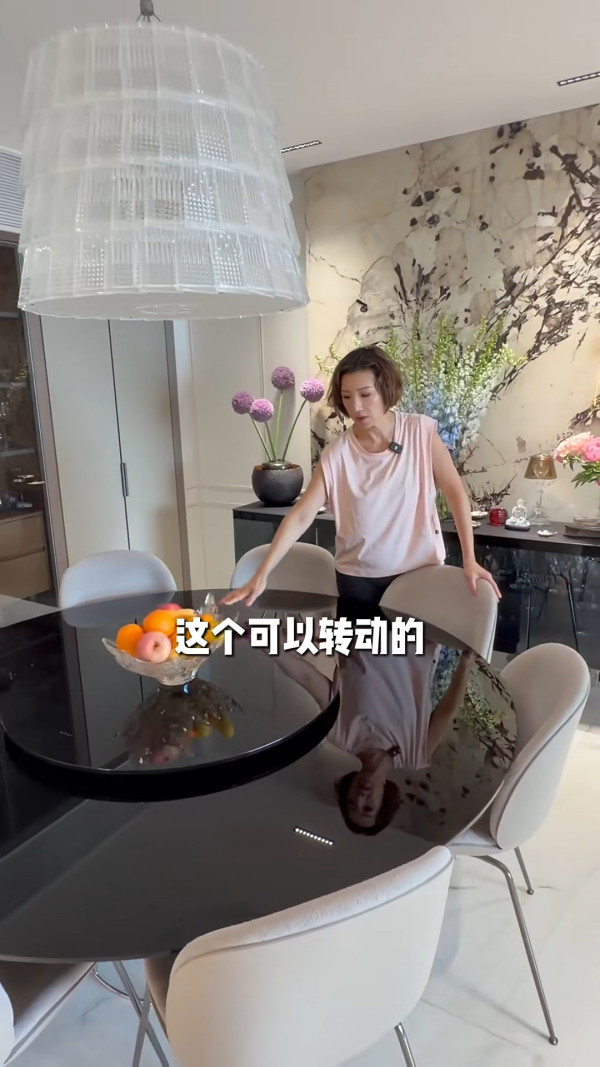 息影港姐中環7000萬豪宅內貌首度曝光！高層俯瞰維港景 奢華衣帽間未算最震撼