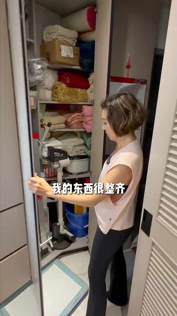 息影港姐中環7000萬豪宅內貌首度曝光！高層俯瞰維港景 奢華衣帽間未算最震撼
