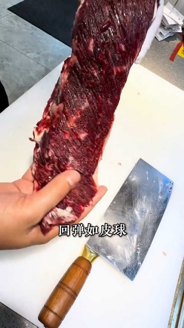 內地餐廳標榜「原切肉任食」實際是「合成肉」？ 肉類檢測員教你三招分辨真假！ 
