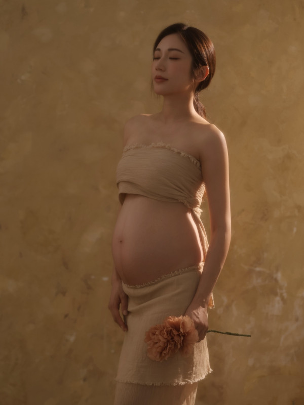 前TVB小花懷胎9個月零妊娠紋巨肚曝光！卸貨在即影大肚孕照一細節暗揭BB性別