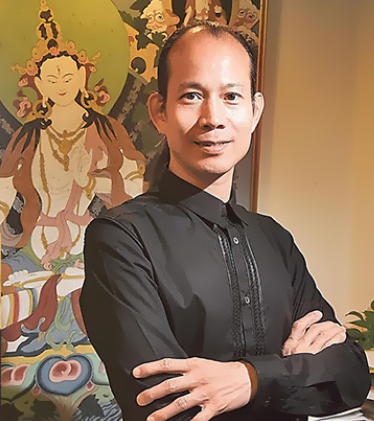 公屋鄰居八卦鏡「射到正」全家病痛連連！蘇民峰教用1招化解擋煞