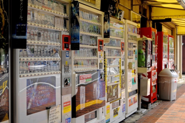 遊日冷知識｜自動販賣機5大隱藏功能揭秘！機內永遠留有一罐/防災效用/迷路救星 