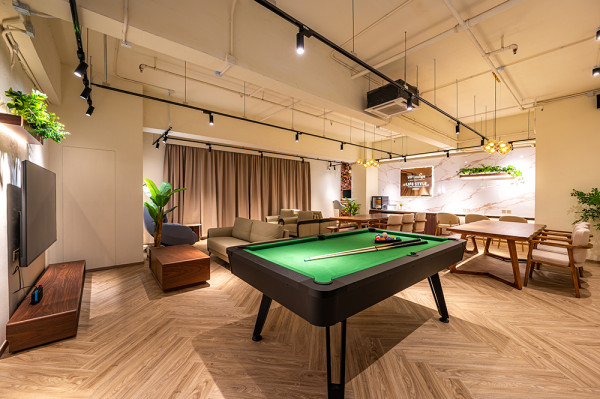 迷你倉都有貴賓室？蘋果迷你倉首間設有VIP Lounge分店 服務設施齊全誇張到連按摩椅都有 網民︰以為去咗會所
