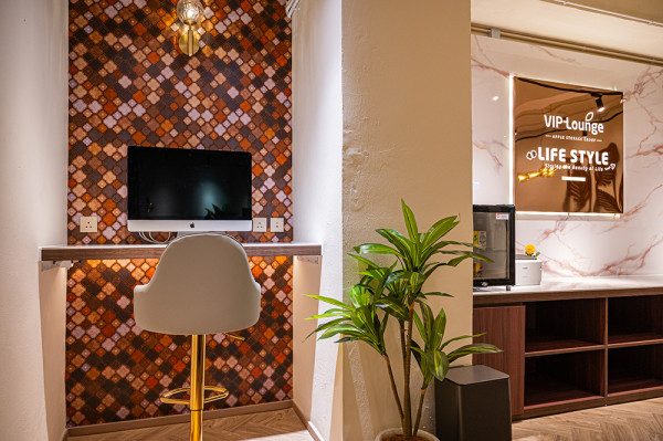 迷你倉都有貴賓室？蘋果迷你倉首間設有VIP Lounge分店 服務設施齊全誇張到連按摩椅都有 網民︰以為去咗會所