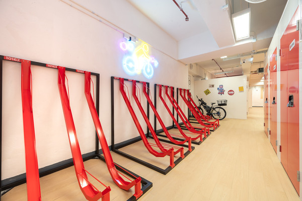 迷你倉都有貴賓室？蘋果迷你倉首間設有VIP Lounge分店 服務設施齊全誇張到連按摩椅都有 網民︰以為去咗會所