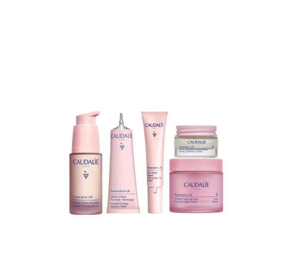Caudalie白藜蘆醇膠原自生套裝HK$1,200 (價值: HK$2,107) 套裝包括: 白藜蘆醇提昇緊緻精華30ml 白藜蘆醇提昇緊緻精華補充裝30ml 白藜蘆醇提昇緊緻晚霜50ml 白藜蘆醇提昇緊緻絲漾面霜15ml 白藜蘆醇提昇緊緻肌底眼霜5m