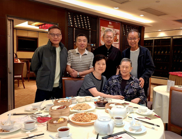 76歲羅浩楷患柏金遜症後罕現身近況曝光 輪椅代步白髮蒼蒼見老友激動哽咽