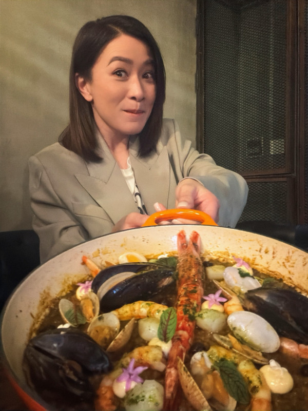 43歲梁靖琪素顏同框50歲佘詩曼大對比 一部位顯老慘被比下去：公開被處刑