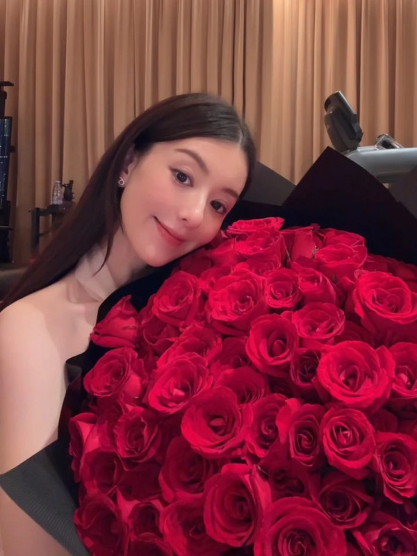 38歲方媛全頭「芭比粉金」髮色極驚艷！新形象似精緻洋娃娃美貌更勝黑髮