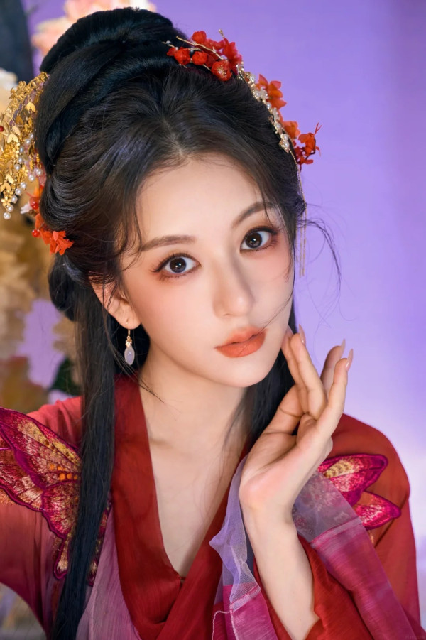 38歲方媛全頭「芭比粉金」髮色極驚艷！新形象似精緻洋娃娃美貌更勝黑髮