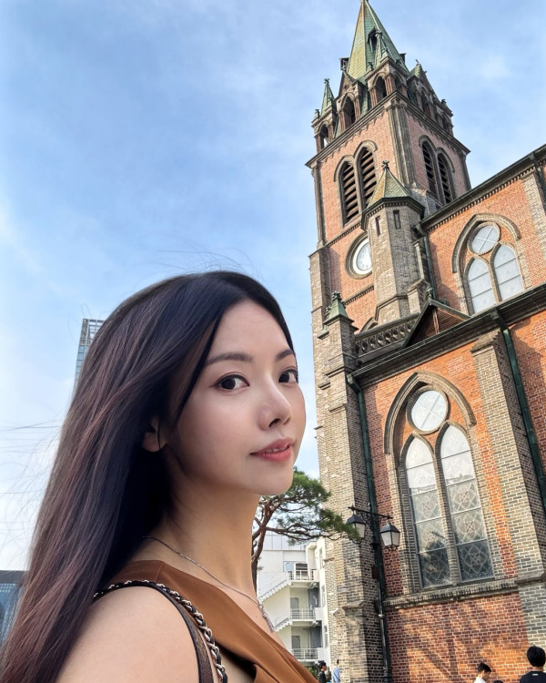 41歲TVB女藝人突然宣布又再改名！連姓都改埋求轉運 真名竟然叫陳曉華？