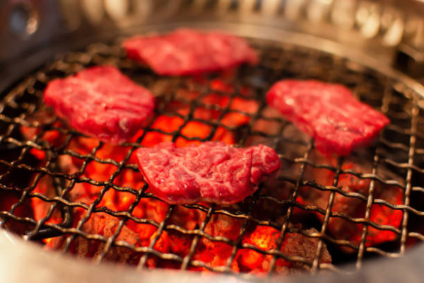 以為食燒肉好正？醫生警告燒肉店如高濃度毒氣室／毒過吸煙區極傷腎