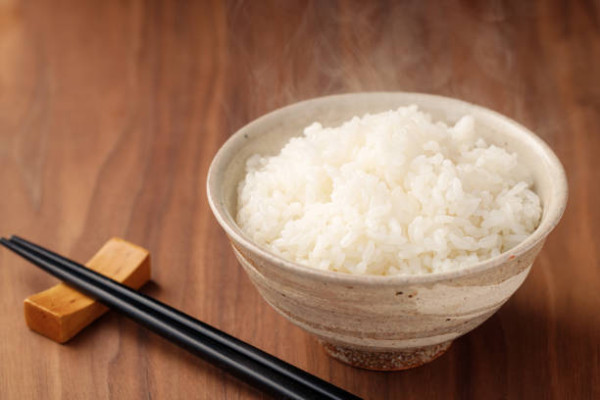 晚餐戒澱粉反而失眠？營養師揭白飯變「天然安眠藥」關鍵  吃錯1情況半夜扎醒