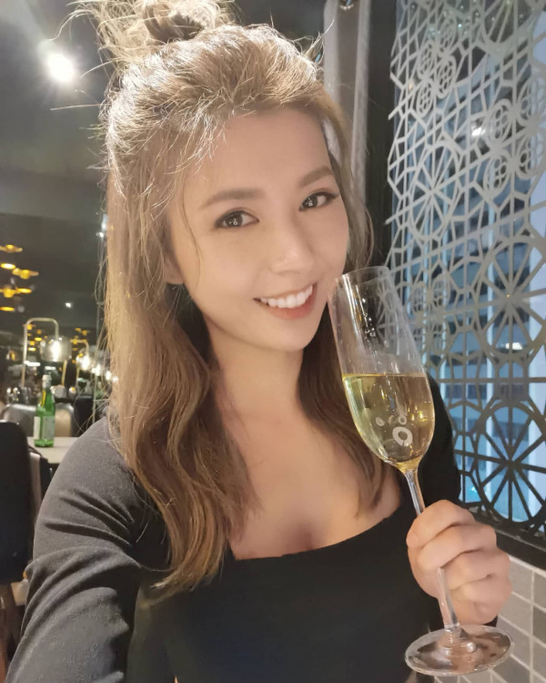 張秀文婚後退圈5年激罕露面榮升馬主 38歲豪門少奶奶狀態極佳艷壓馬場