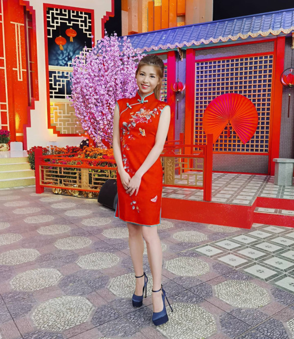 張秀文婚後退圈5年激罕露面榮升馬主 38歲豪門少奶奶狀態極佳艷壓馬場