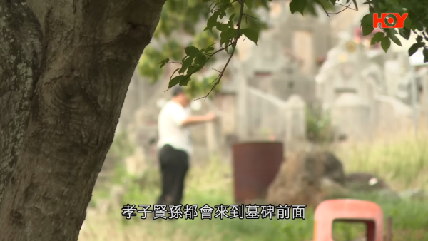 小偷出沒墳場？家屬驚覺祭品被偷當成「免費午餐」？律師警告：或觸犯盜竊罪