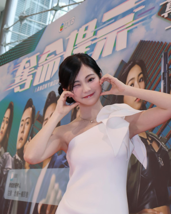 区明妙IG狂晒最满意泳衣写真照！性感超少布“仅系两根带”若隐若现