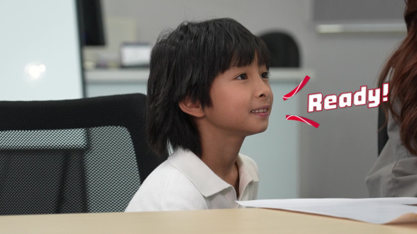 AI時代未來實習生｜賴慰玲8歲仔仔「也也」體驗飛機師實習 殺入2億模擬飛行器受訓