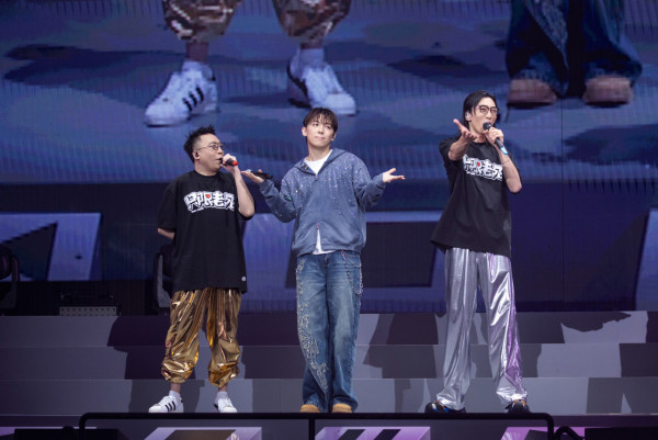 農夫紅館演唱會｜第二場嘉賓MC張天賦Rap《學海無涯》 唔睇提詞機自爆係農夫鐵粉