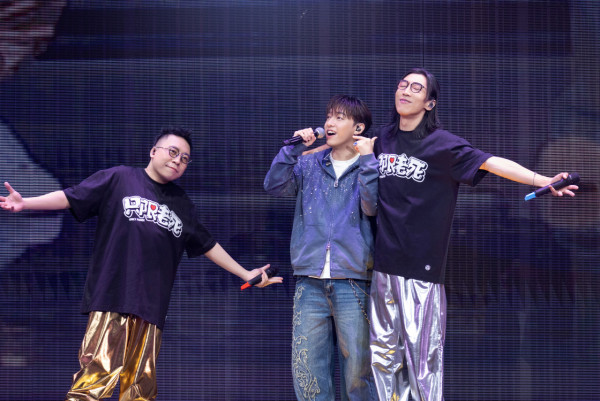 農夫紅館演唱會｜第二場嘉賓MC張天賦Rap《學海無涯》 唔睇提詞機自爆係農夫鐵粉