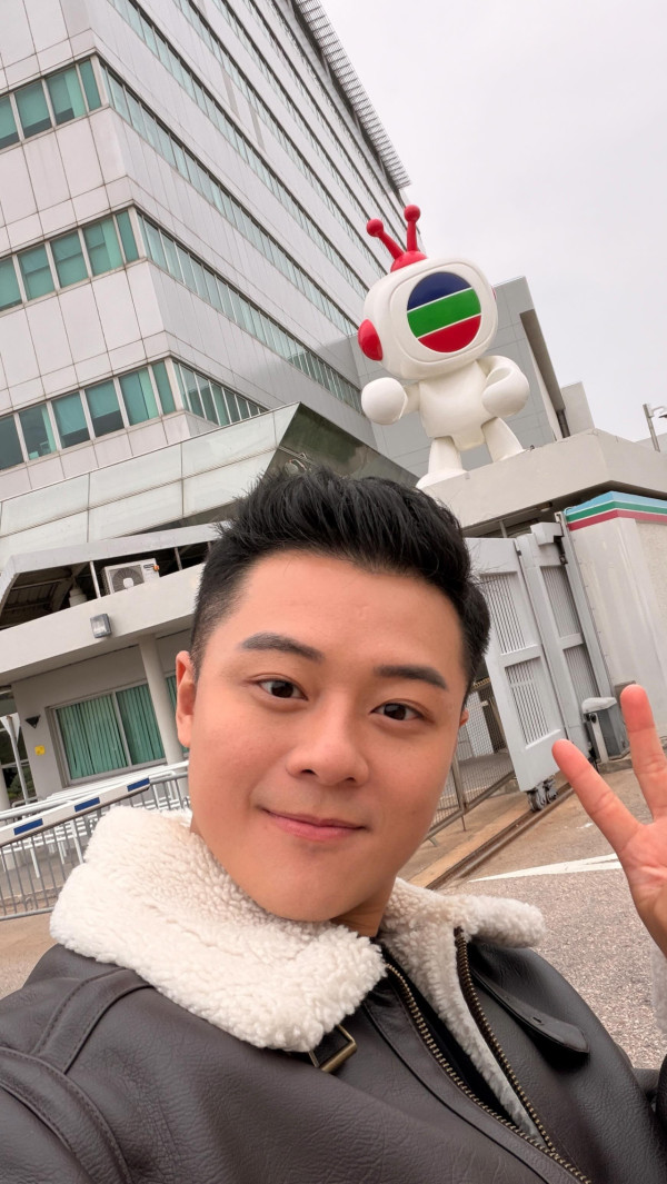 34歲關曜儁喜迎第三胎曝光產房大合照 IG報喜3年抱3：老婆同我講你紮咗佢