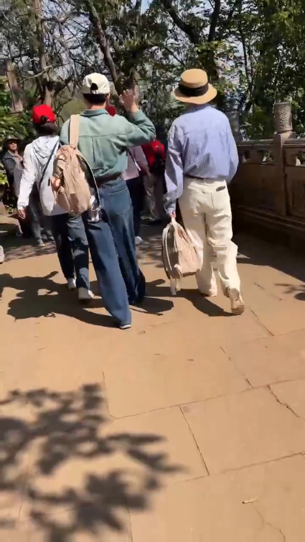 浙江普陀山爆發衝突！台灣團勸阻插隊被圍毆 內地女用袋當武器 搶手機毀證 