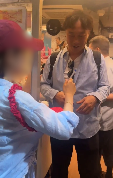 陳奕迅低調現身平民食店！回應粉絲想攞簽名一舉動極窩心！網民：抵佢紅咁耐