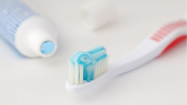 牙膏分量非愈多愈好（圖片來源︰Canva）