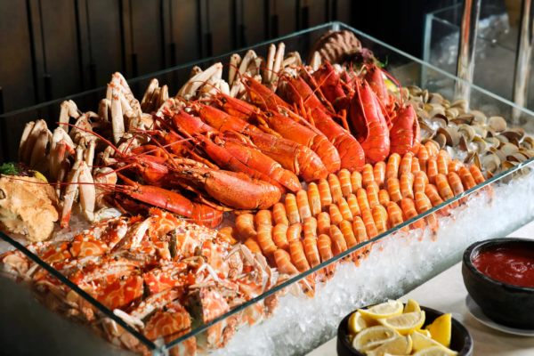 Ritz-Carlton酒店自助餐突發買2送2！103樓望維港海景 3.5小時任食生蠔/龍蝦/雪蟹腳！