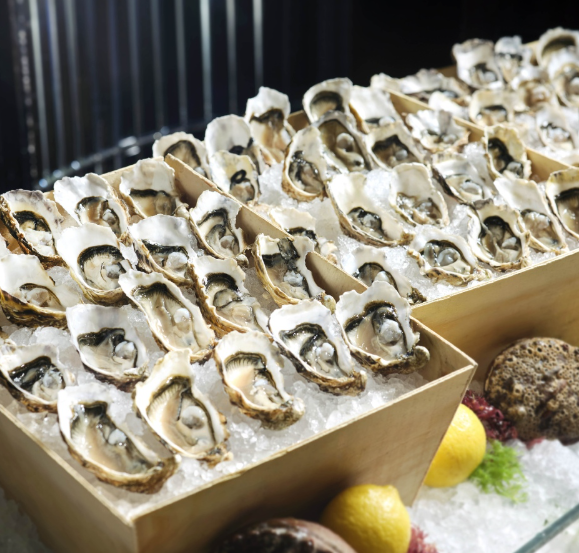 Ritz-Carlton酒店自助餐突發買2送2！103樓望維港海景 3.5小時任食生蠔/龍蝦/雪蟹腳！