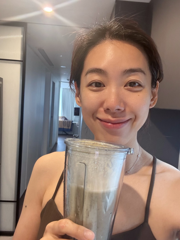 頭髮稀疏有得救！名模公開私藏秘訣 按摩神秘穴位生髮+消腫！3步驟提升面部輪廓+拯救髮量