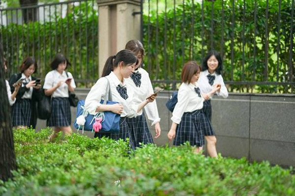 以為只係學習壓力大？14歲女停經揭卵巢老如75歲！婦科名醫警告1類零食惹禍