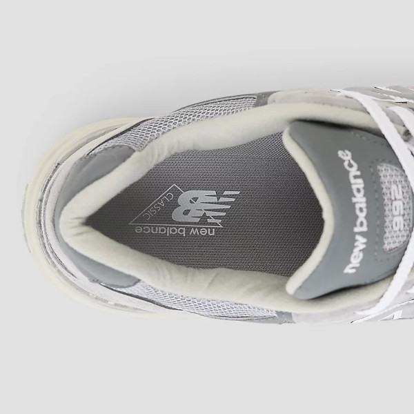 圖片來源:shop.newbalance.jp 日本New Balance必買鞋款攻略!IU同款9060爆紅、0起入手「纖腿神鞋」