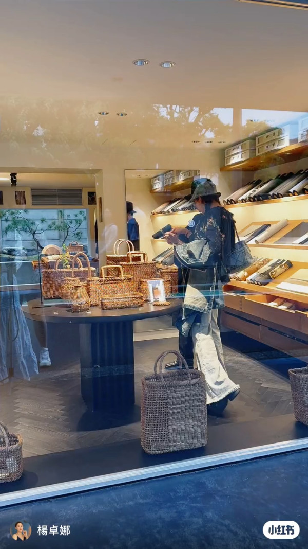 楊卓娜日本名店狂掃貨財力非凡！ VIP闊太待遇豪買精品令人大開眼界