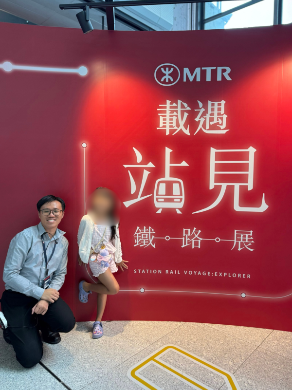 港铁Rapper离职真相曝光!Hinson换西装转新身份 网友揭升职变代言人?