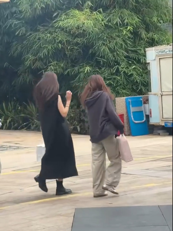 黃翠如「肚凸凸」現身疑再度有喜？著超鬆身裙遮唔住肚孕味極濃
