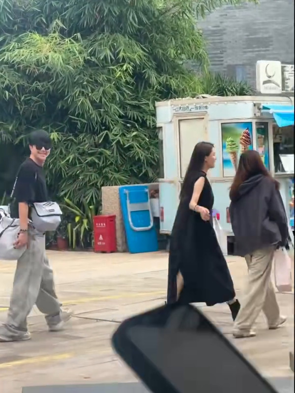 黃翠如「肚凸凸」現身疑再度有喜？著超鬆身裙遮唔住肚孕味極濃