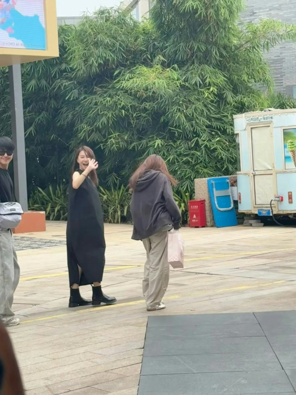 黃翠如「肚凸凸」現身疑再度有喜？著超鬆身裙遮唔住肚孕味極濃