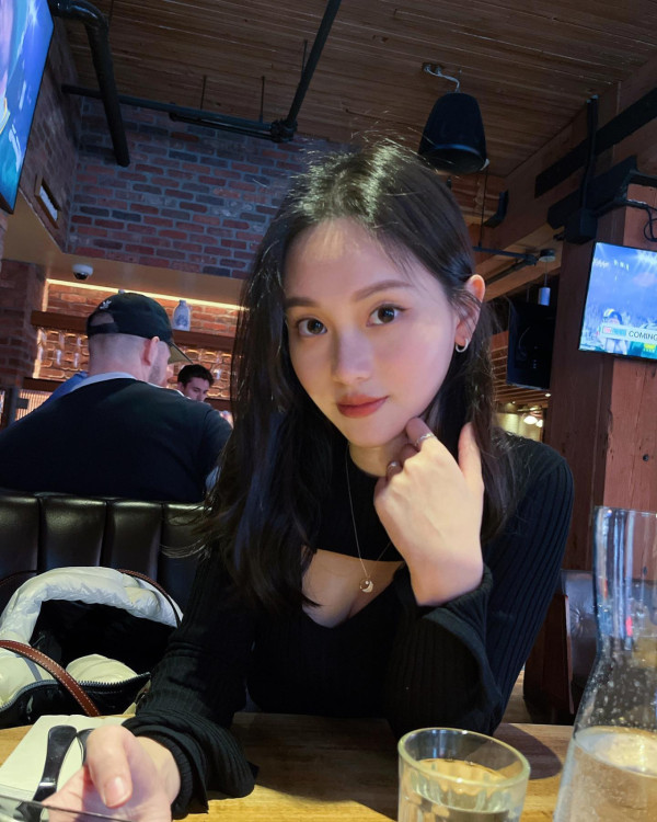 珠寶大亨謝瑞麟27歲孫女驚爆已是三孩之母！嫁韓國男自揭19歲意外懷孕休學生BB
